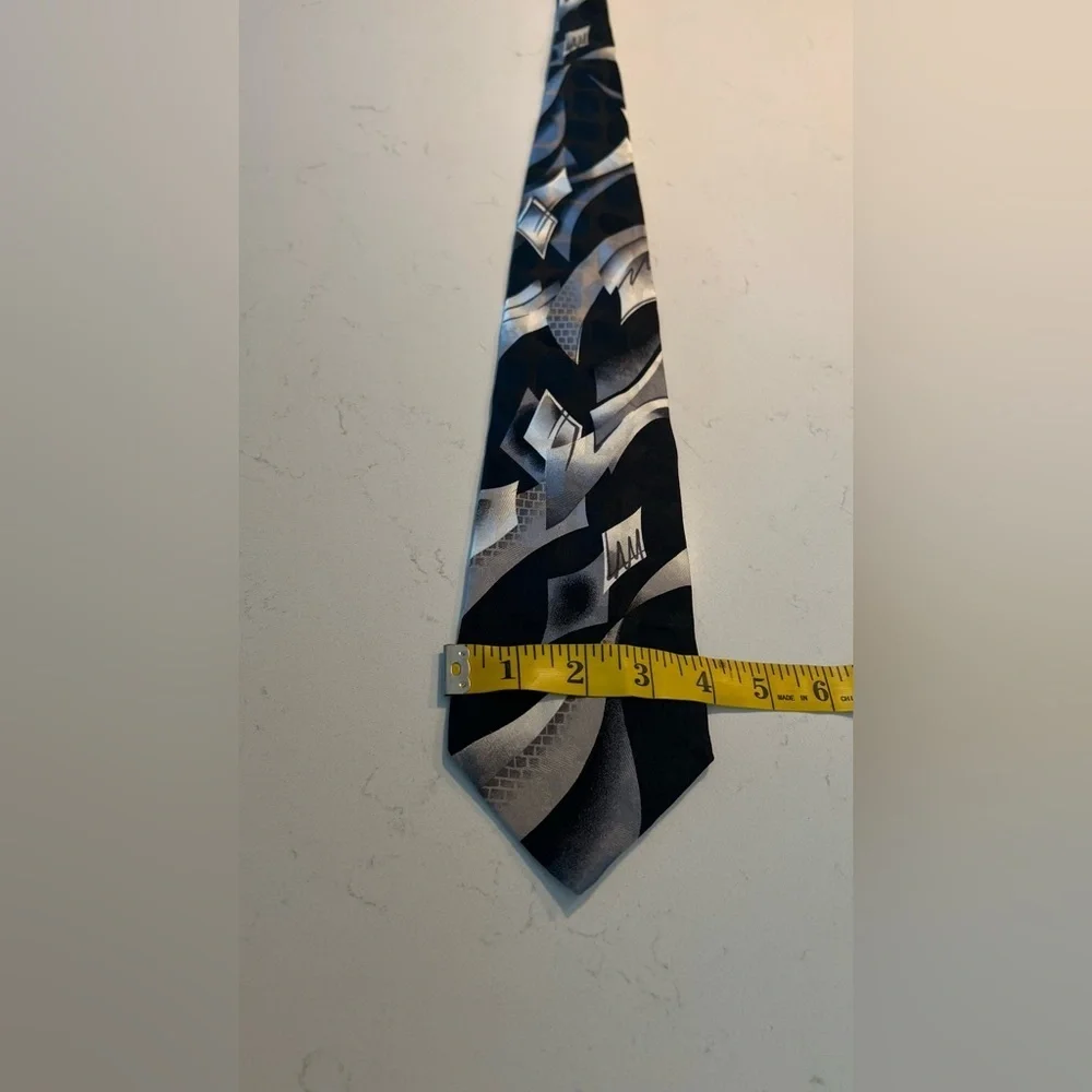 Van Heusen classic collection Black and Gray Tie